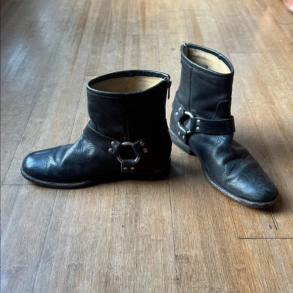 Frye Phillip Harness Short Harness Black Back Zip Closure Women Size 7.5